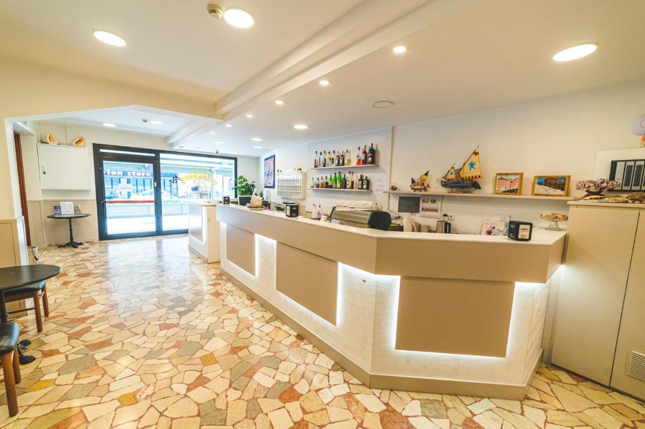 Hotel Grand Prix Sottomarina Buitenkant foto