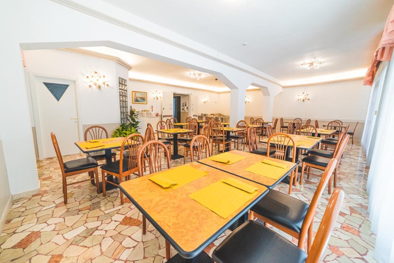Hotel Grand Prix Sottomarina Buitenkant foto