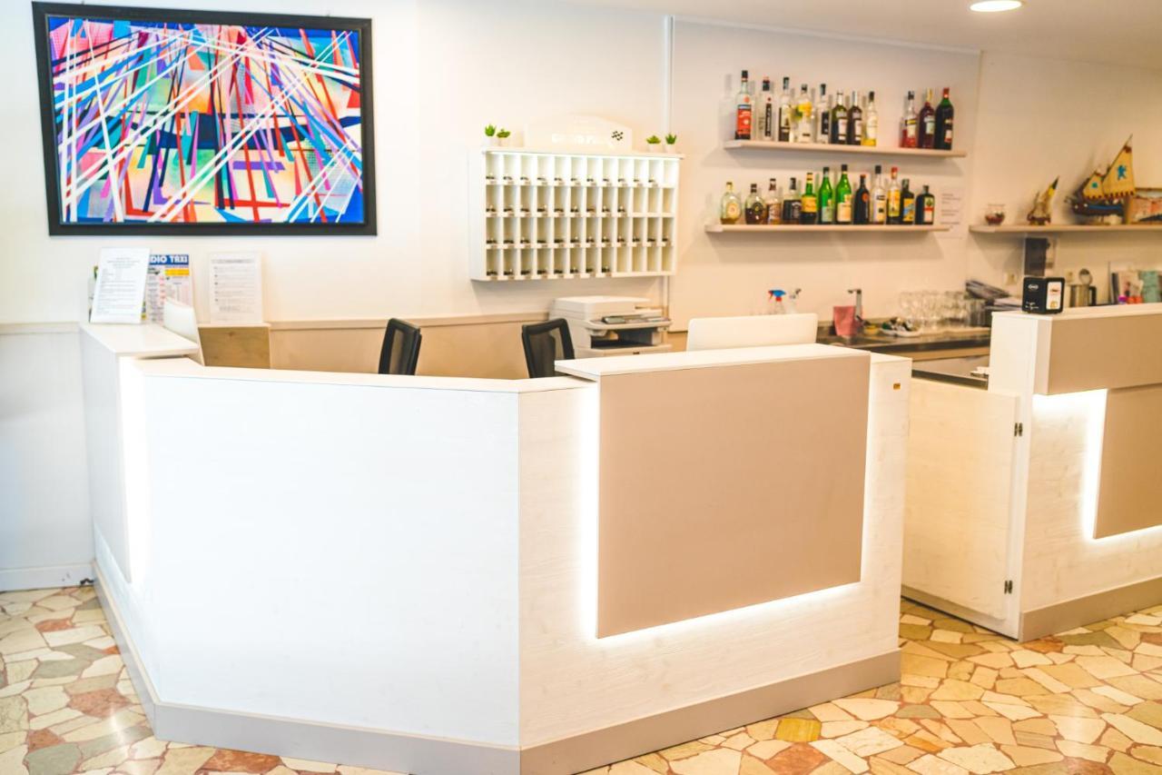 Hotel Grand Prix Sottomarina Buitenkant foto
