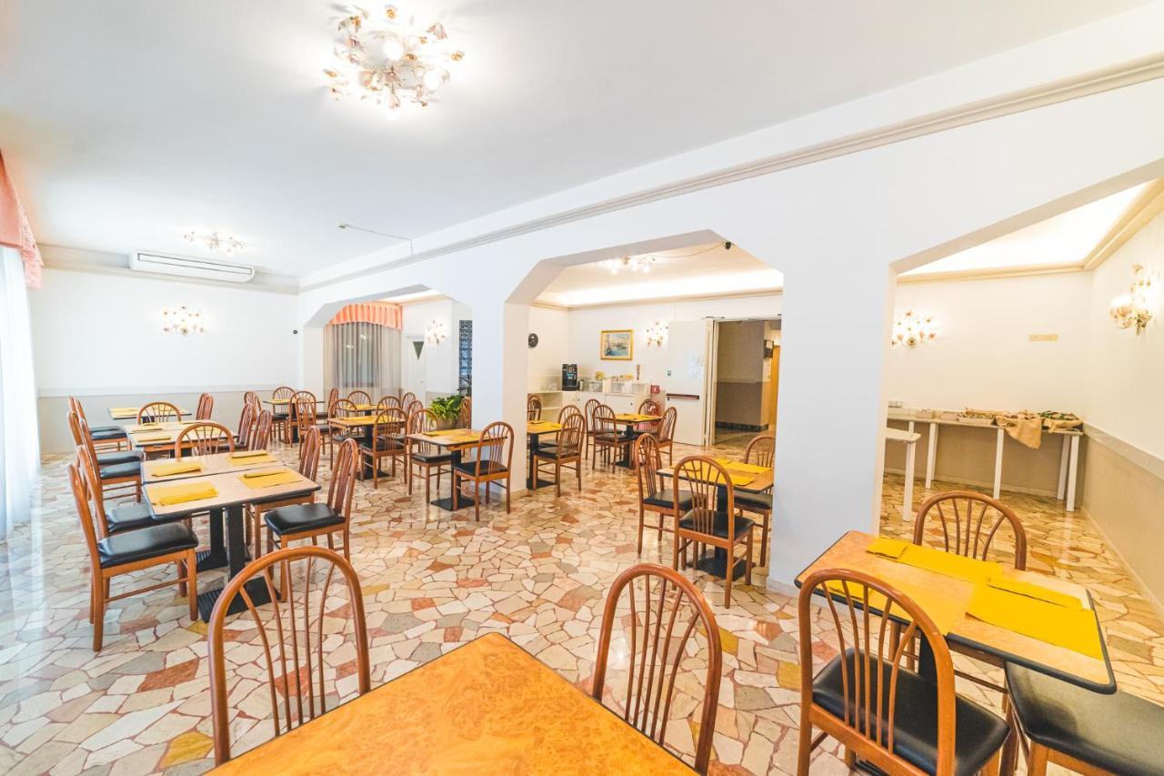 Hotel Grand Prix Sottomarina Buitenkant foto