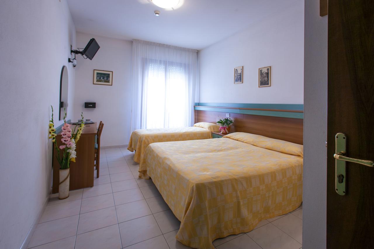 Hotel Grand Prix Sottomarina Buitenkant foto